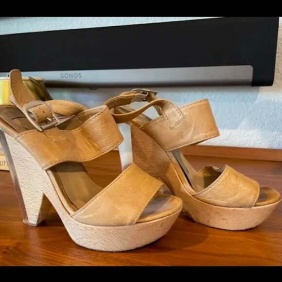 Chloe Size 9 Wood and Lucite Sandals - Picture 2 of 3